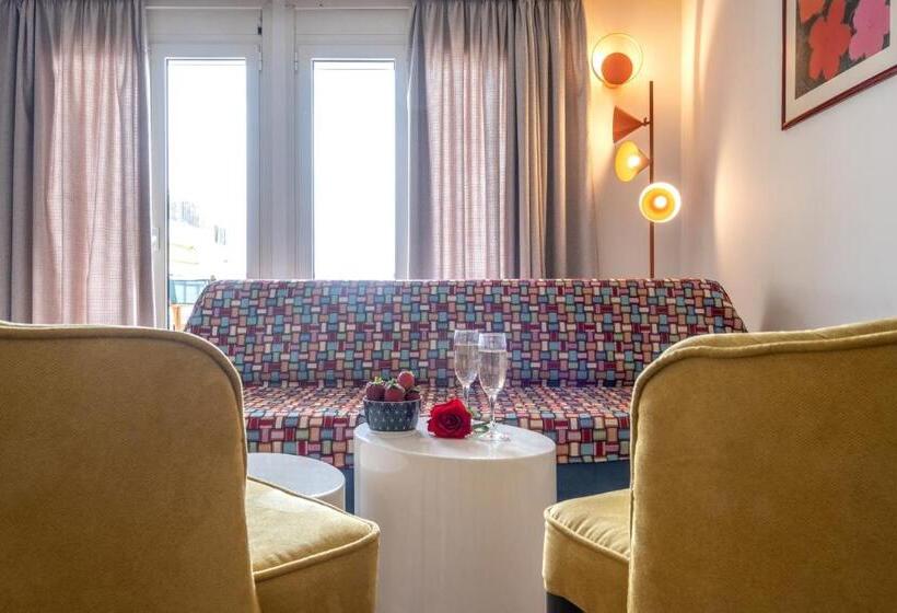 סוויטת ג'וניור, Flisvos Royal Hotel & Suites