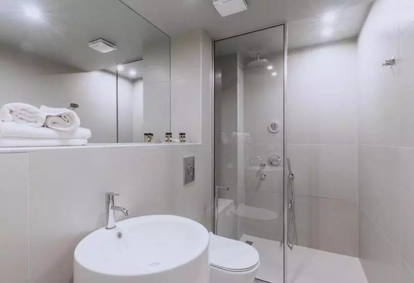 سوییت خانوادگی, Flisvos Royal Hotel & Suites