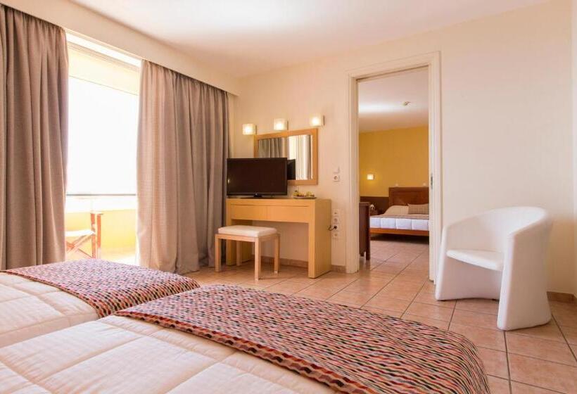 סוויטה משפחתית, Flisvos Royal Hotel & Suites