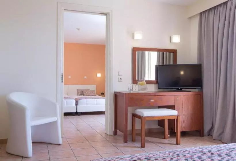 سوییت خانوادگی, Flisvos Royal Hotel & Suites