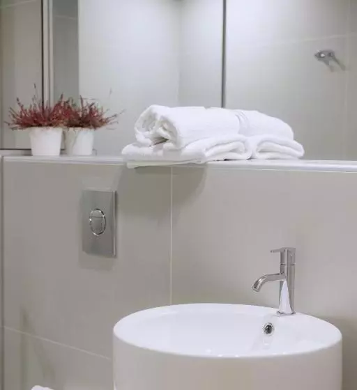 اتاق استاندارد با چشم‌انداز باغ, Flisvos Royal Hotel & Suites