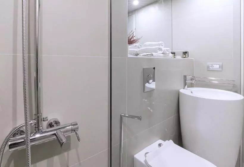 اتاق استاندارد با چشم‌انداز باغ, Flisvos Royal Hotel & Suites