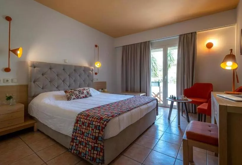 اتاق استاندارد با چشم‌انداز باغ, Flisvos Royal Hotel & Suites