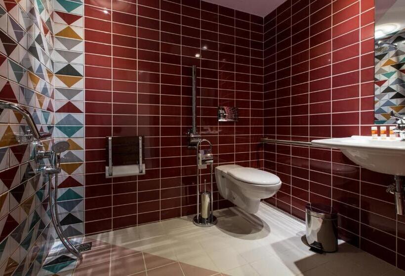 חדר סטנדרט מותאם לאדם עם מוגבלויות, Flisvos Royal Hotel & Suites