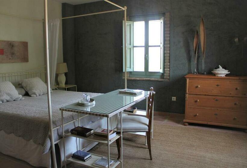 Номер Deluxe, Moli Canyisset