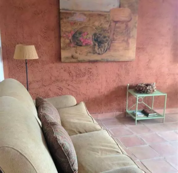 اتاق لوکس با بالکن, Moli Canyisset