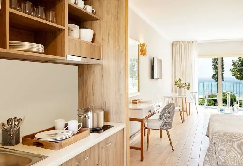 سوییت با چشم‌انداز دریا, Parga Beach Resort