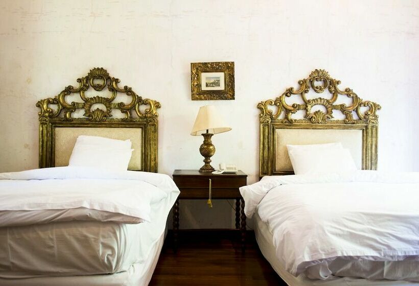 سوییت, Posada De Los Leones