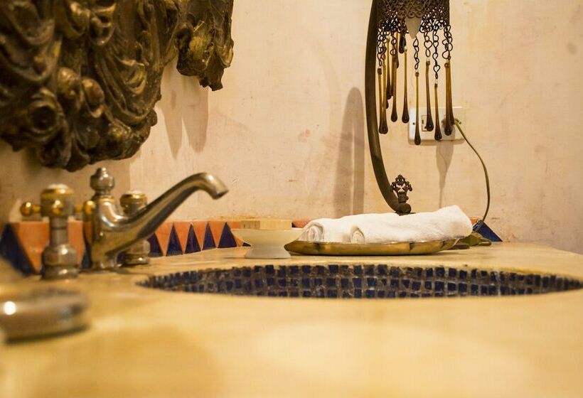 سوییت, Posada De Los Leones