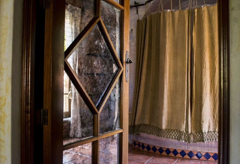 سوییت, Posada De Los Leones