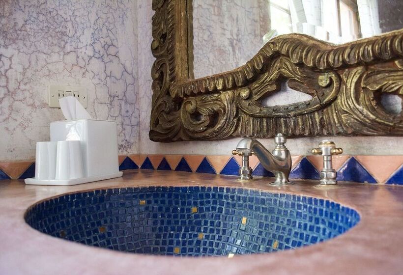 سوییت, Posada De Los Leones