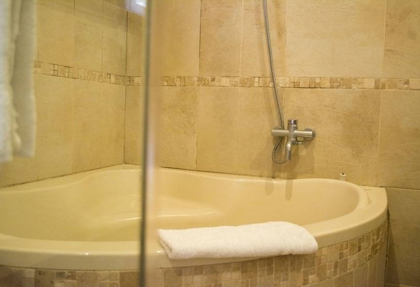 سوییت, Posada De Los Leones