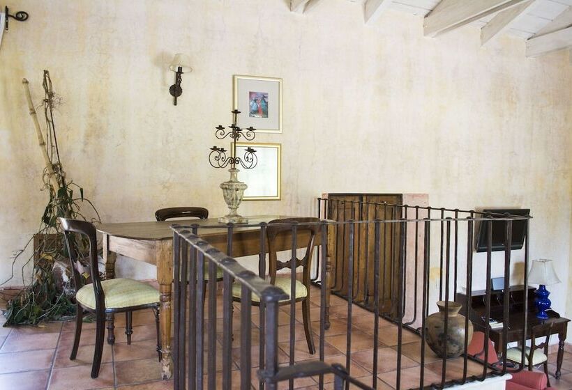 سوییت, Posada De Los Leones