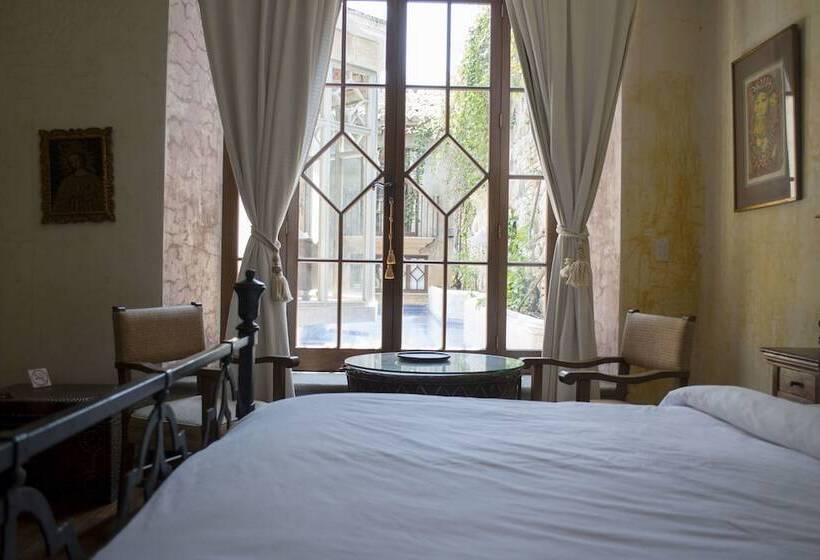 سوییت, Posada De Los Leones