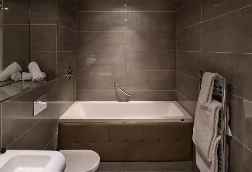 Deluxe-huone, Radstone