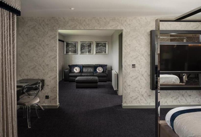 豪华套房, Radstone