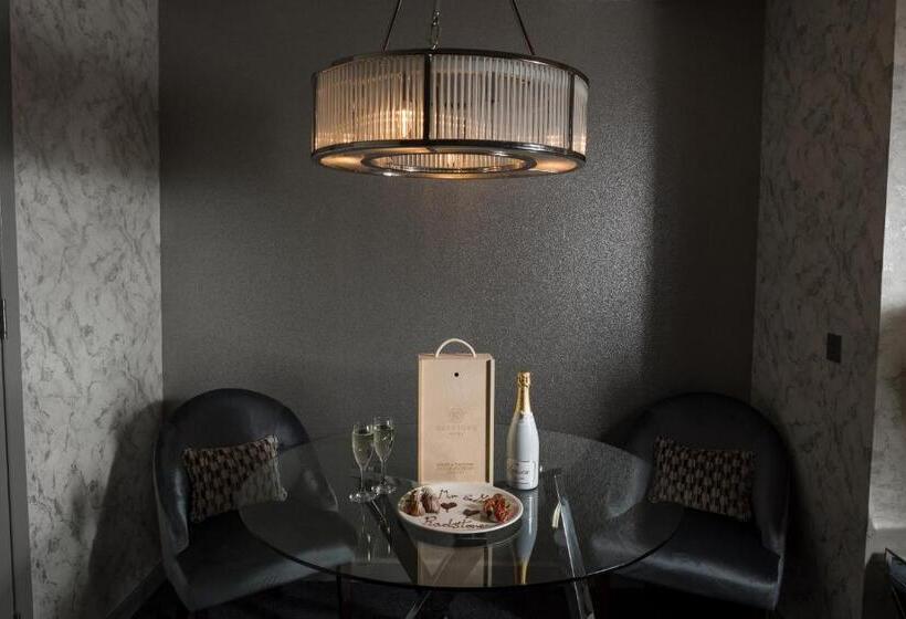 豪华套房, Radstone