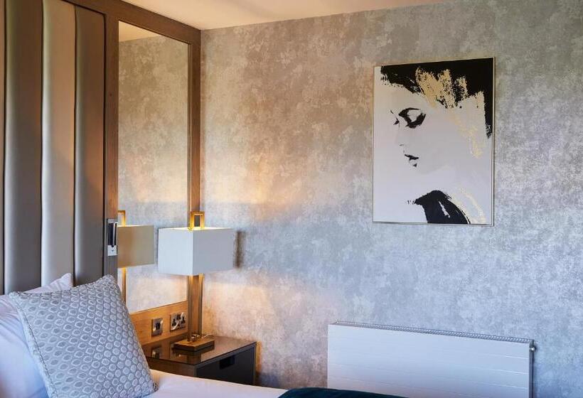 高级大房间, Radstone