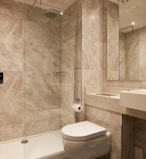 高级大房间, Radstone