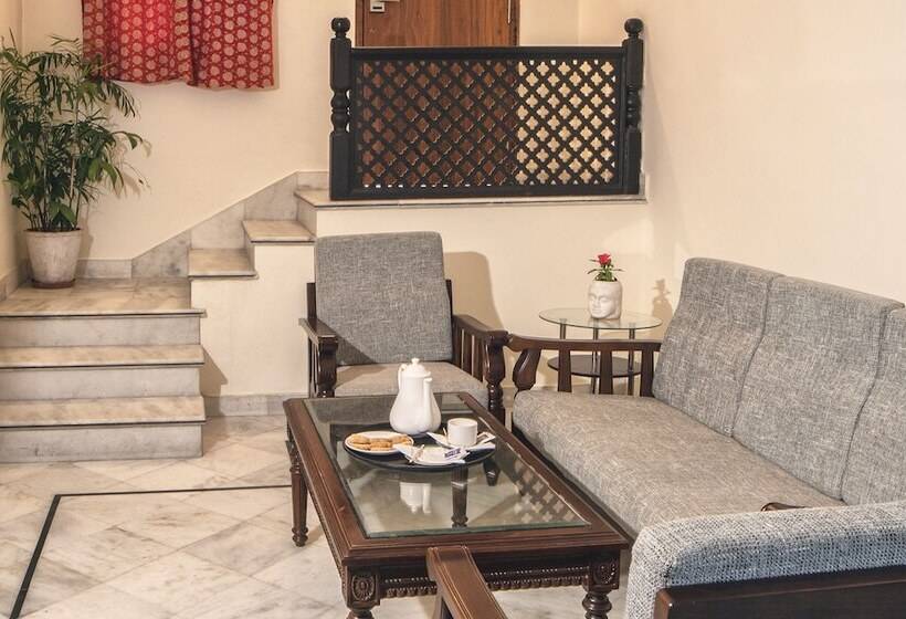 סוויטה משפחתית, Swaroop Vilas  Lake Facing Boutique