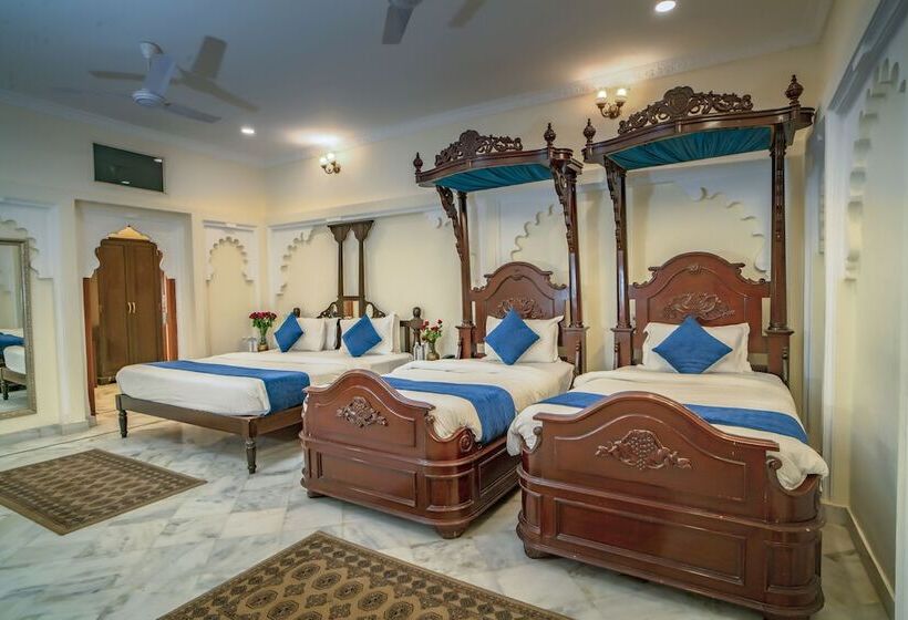 סוויטה משפחתית, Swaroop Vilas  Lake Facing Boutique