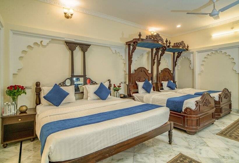 סוויטה משפחתית, Swaroop Vilas  Lake Facing Boutique