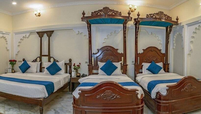 סוויטה משפחתית, Swaroop Vilas  Lake Facing Boutique