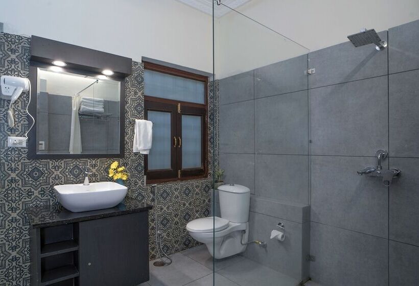 סוויטה משפחתית, Swaroop Vilas  Lake Facing Boutique