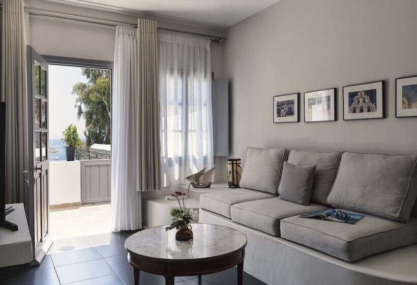 جناح مطلّ علي البحر, The Petra, Small Luxury Hotels Of The World