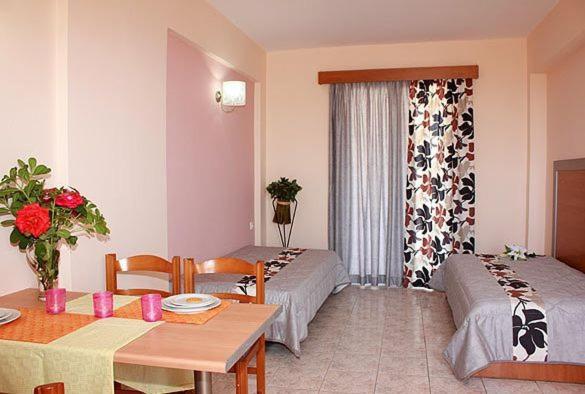 패밀리 룸, Macedonia