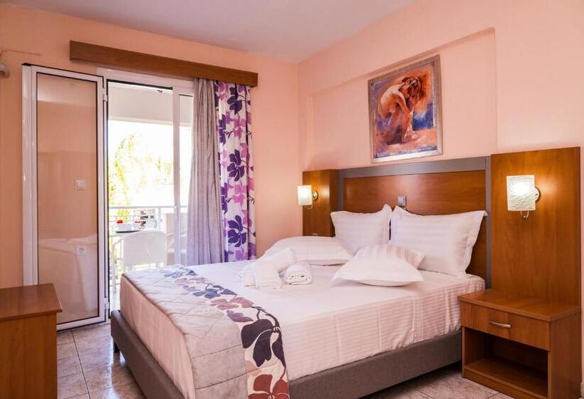 패밀리 룸, Macedonia