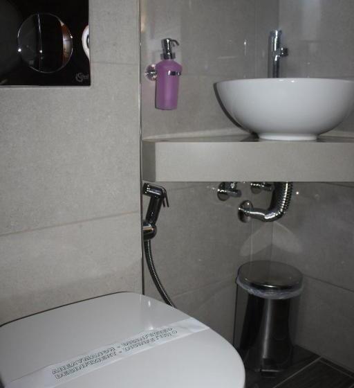 דירת חדר, Sunny Suites