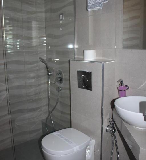 דירת חדר, Sunny Suites