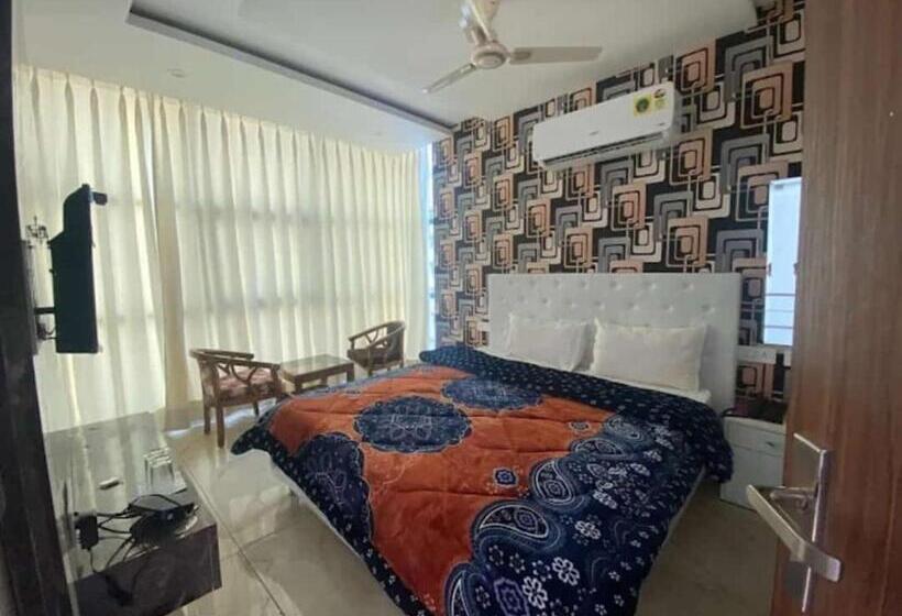 غرفة قياسية, Hollywood