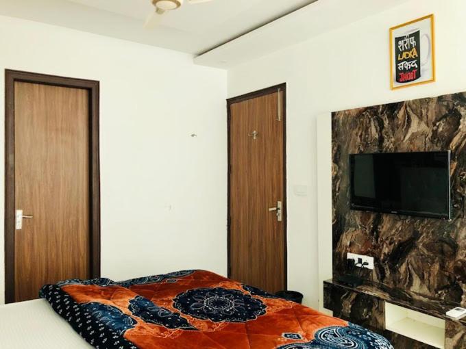 غرفة قياسية, Hollywood