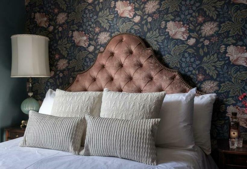 غرفة ديلوكس, National Exchange