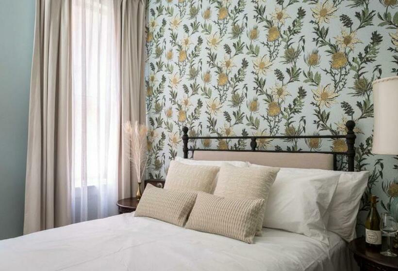 غرفة ديلوكس, National Exchange