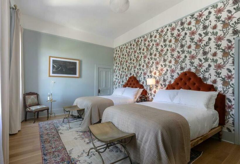 غرفة ديلوكس, National Exchange