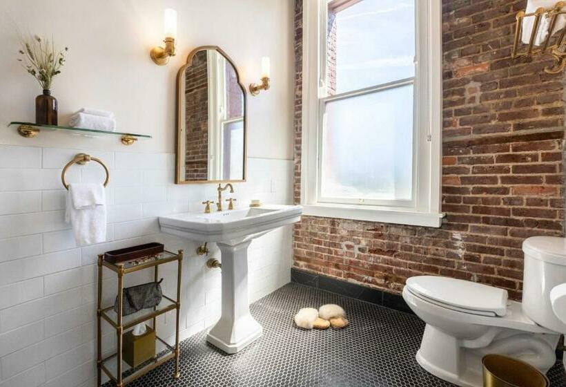 جناح, National Exchange