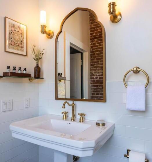 غرفة قياسية, National Exchange