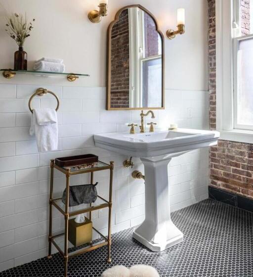 إستوديو قياسى, National Exchange