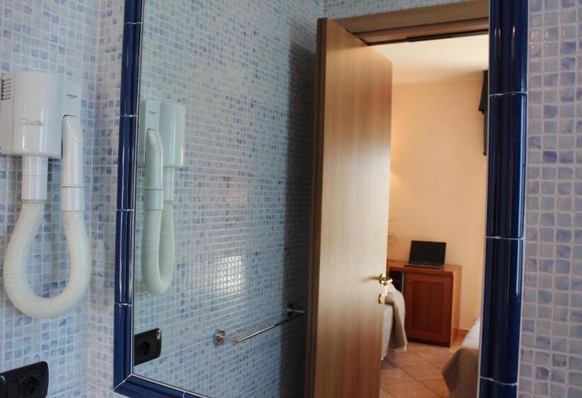 غرفة عائلية, Jole