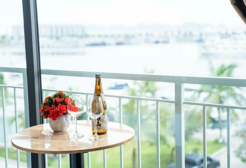 اتاق لوکس با چشمانداز دریا, Camellia Tuan Chau