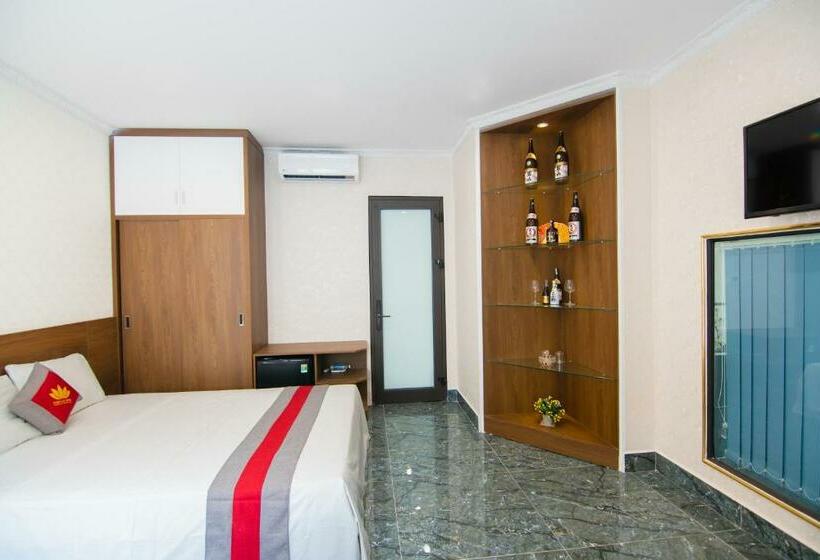 اتاق لوکس سه تخته, Camellia Tuan Chau