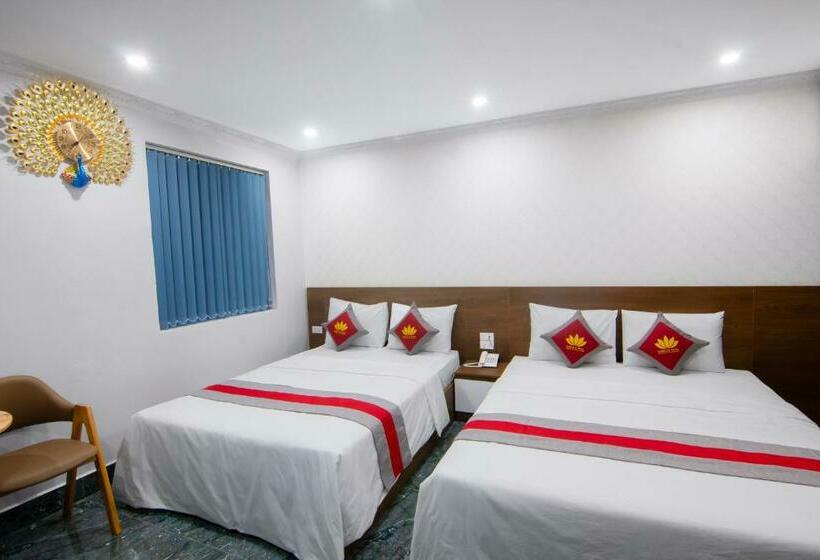 اتاق لوکس سه تخته, Camellia Tuan Chau