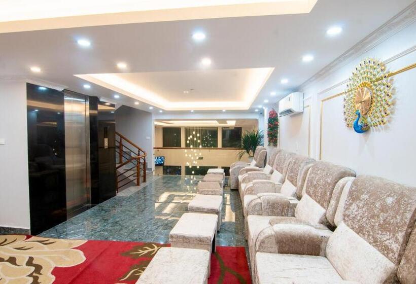 اتاق لوکس با چشمانداز دریا, Camellia Tuan Chau