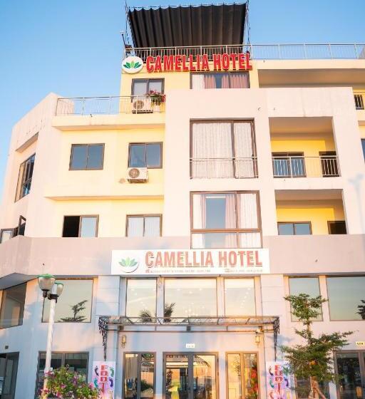 اتاق لوکس با چشم‌انداز دریا, Camellia Tuan Chau