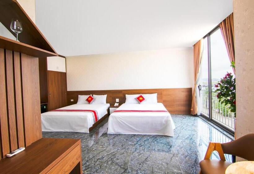 اتاق لوکس با چشمانداز دریا, Camellia Tuan Chau