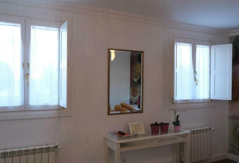 اتاق استاندارد, La Casa De Las Camelias