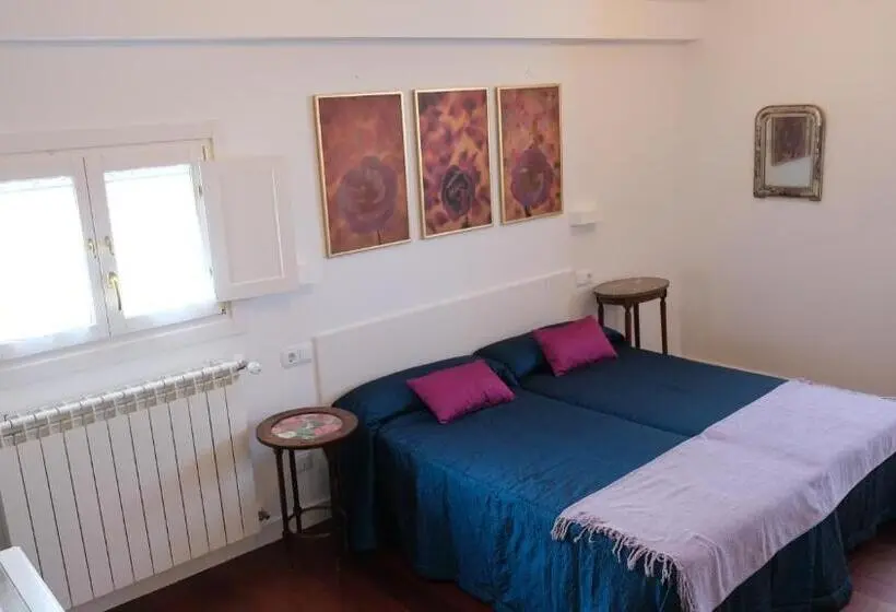 اتاق استاندارد سه نفره, La Casa De Las Camelias